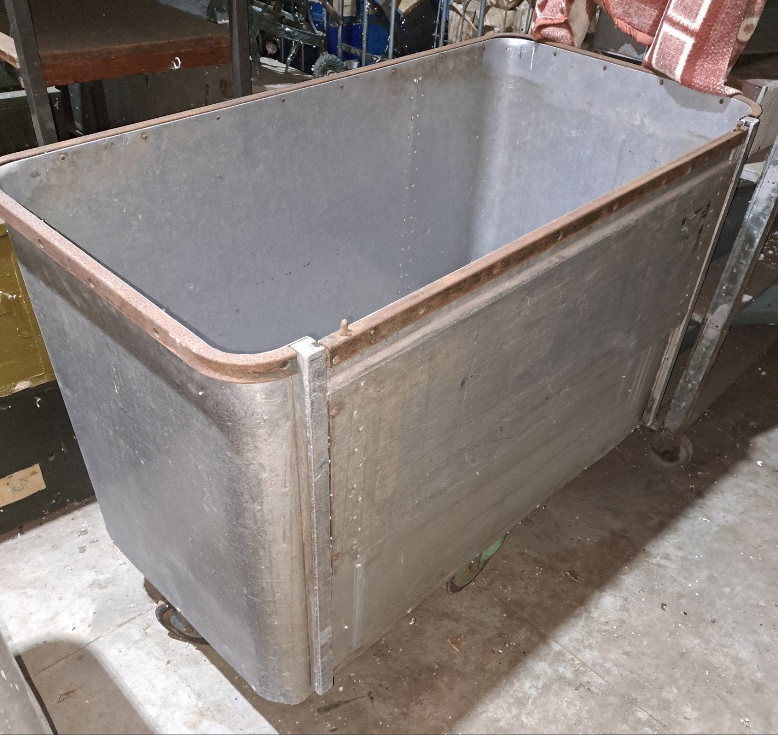 Kar karren aluminium waskarren, Ophalen
