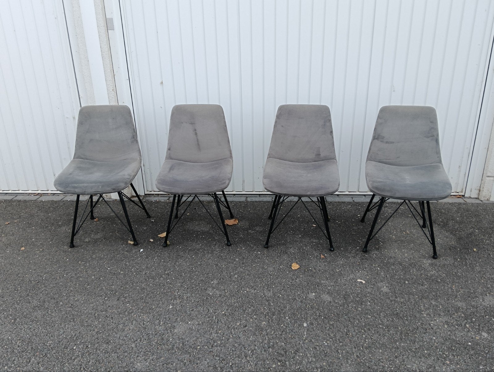Set van 4 grijze fluwelen eetkamerstoelen, Huis en Inrichting, Stoelen, Ophalen, Gebruikt, Stof, Vier