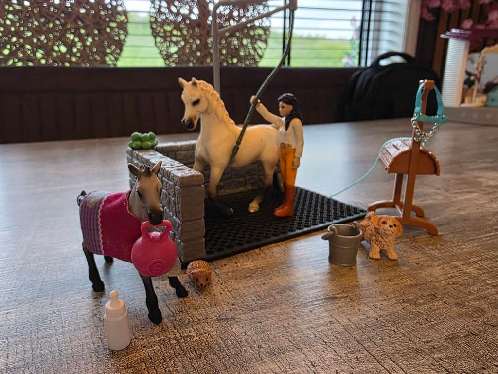 Schleich Paardenset met Ruiter, Veulen en Wasplaats, Kinderen en Baby's, Speelgoed | Overig, Ophalen of Verzenden, Gebruikt, Jongen of Meisje