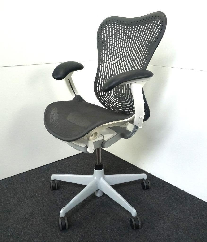 Herman Miller Mirra 2 Bureaustoelen | Antraciet/Wit/Zwart, Huis en Inrichting, Gebruikt, Overige kleuren, -, -