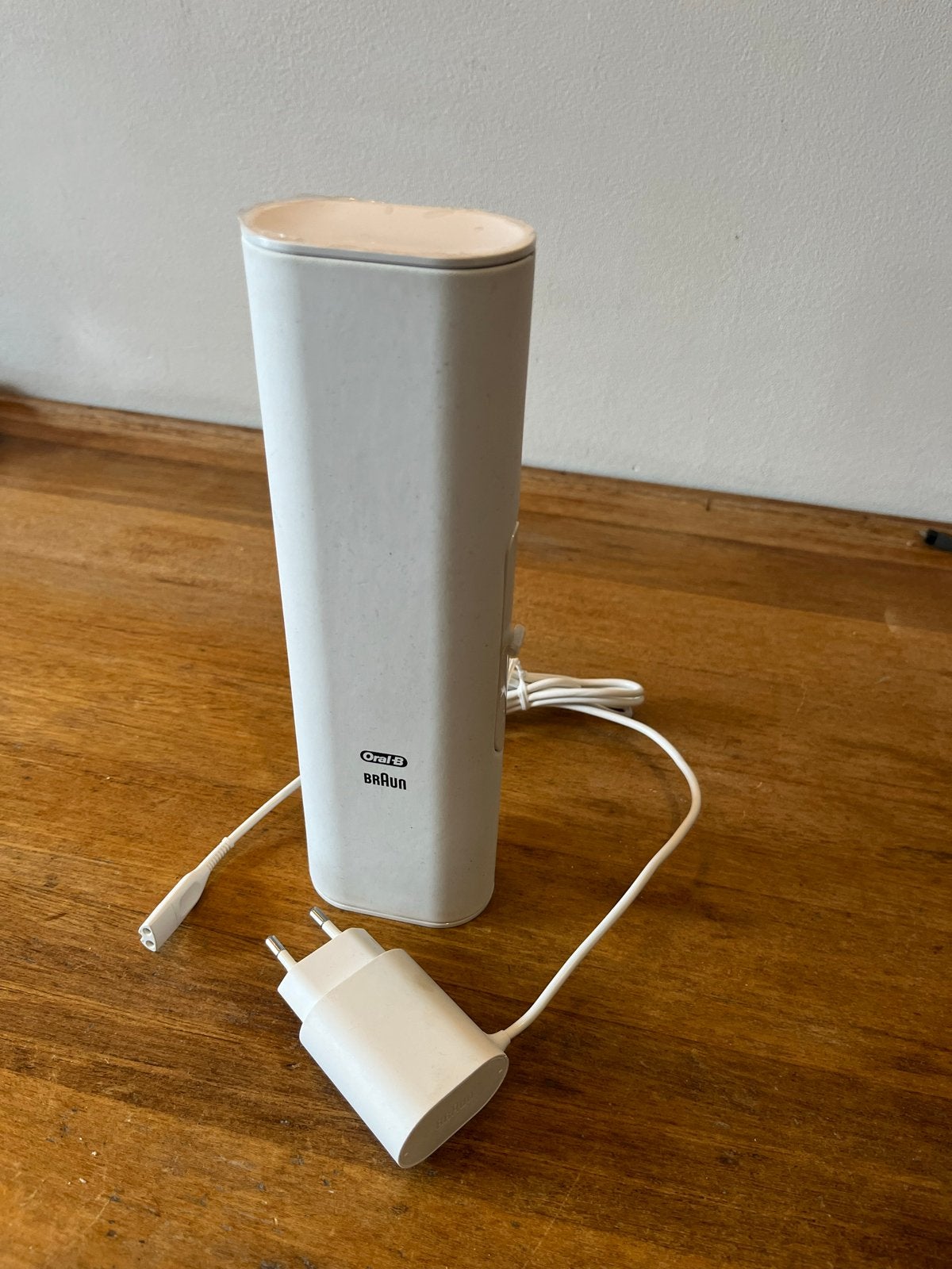Oral-B Braun Oplader en Reisetui voor Elektrische Tandenbors, Ophalen, Zo goed als nieuw, Mondverzorging