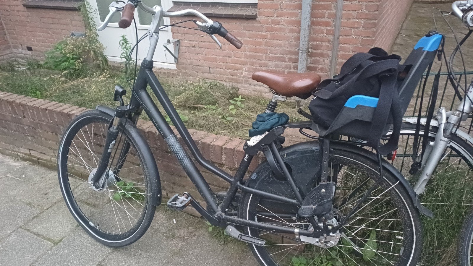 Foto 3 van Vantum Lunar Extra 28 inch stadsfiets met kinderzitje
