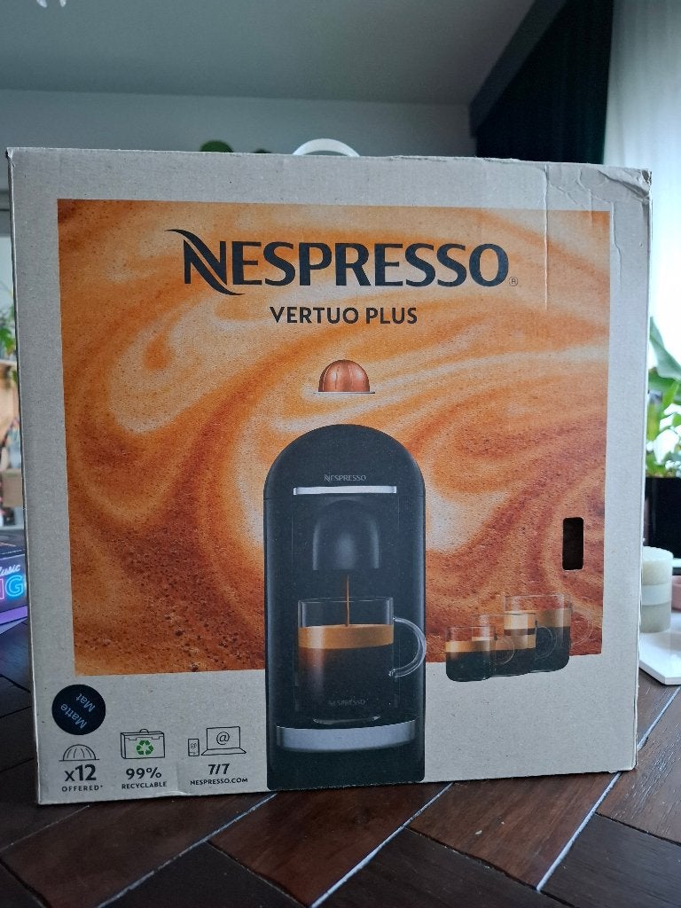 Nespresso Vertuo Plus + Capsule Lade + Capsules, Koffiemachine, Ophalen of Verzenden, Zo goed als nieuw, Koffiepads en cups