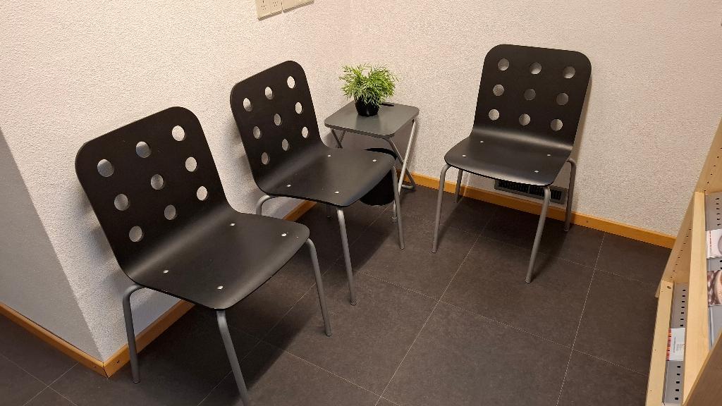 3 Vintage stoelen (type Jules van IKEA), Ophalen, Gebruikt, Drie, Zwart