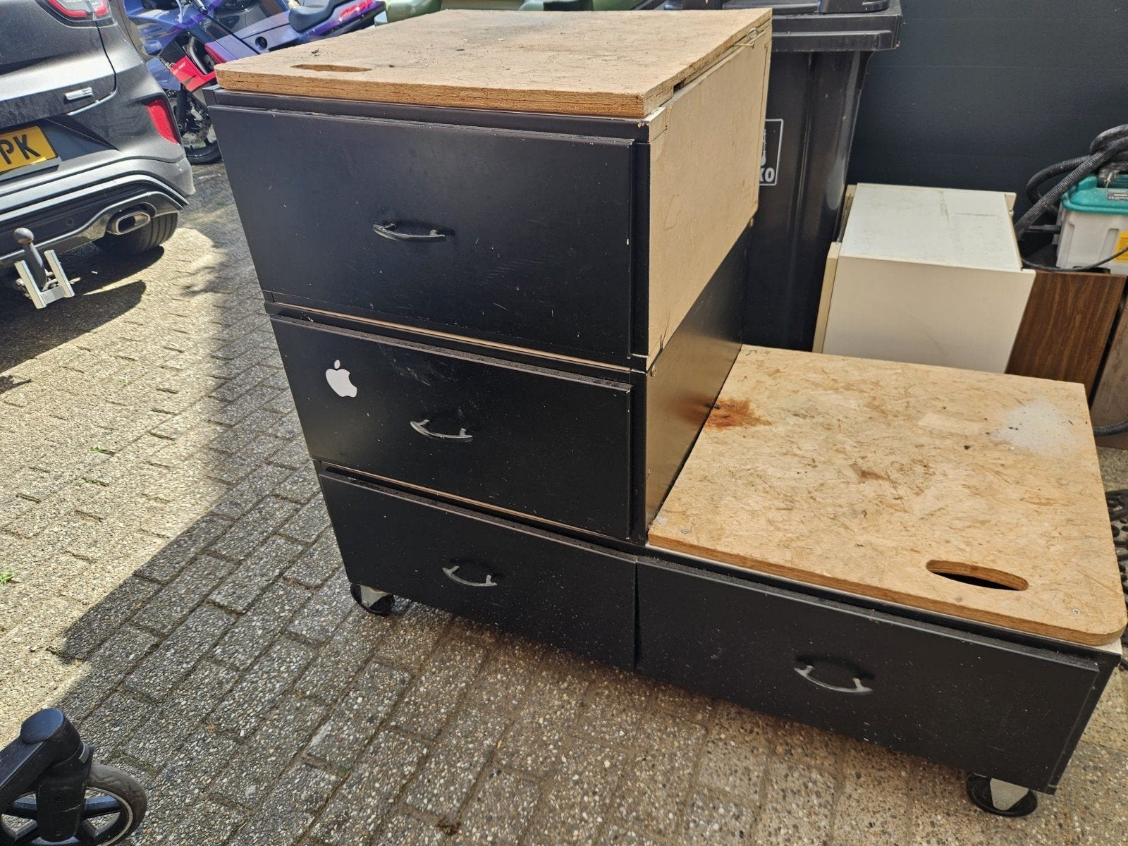 Zwarte ladekast met wielen, Ophalen, Gebruikt