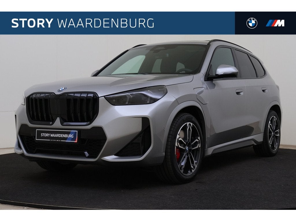 BMW X1 xDrive25e M Sport Automaat / Trekhaak / Panoramadak /, Auto's, Zwart, Bedrijf, Hybride Elektrisch/Benzine, 3 cilinders