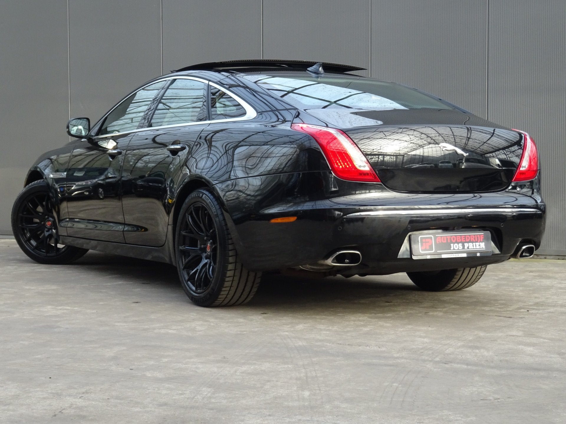 Jaguar XJ 2.0 Premium Luxury * MASSAGE * ZEER LUXE UITV. !, Auto's, Automaat, Euro 5, Achterwielaandrijving, Gebruikt