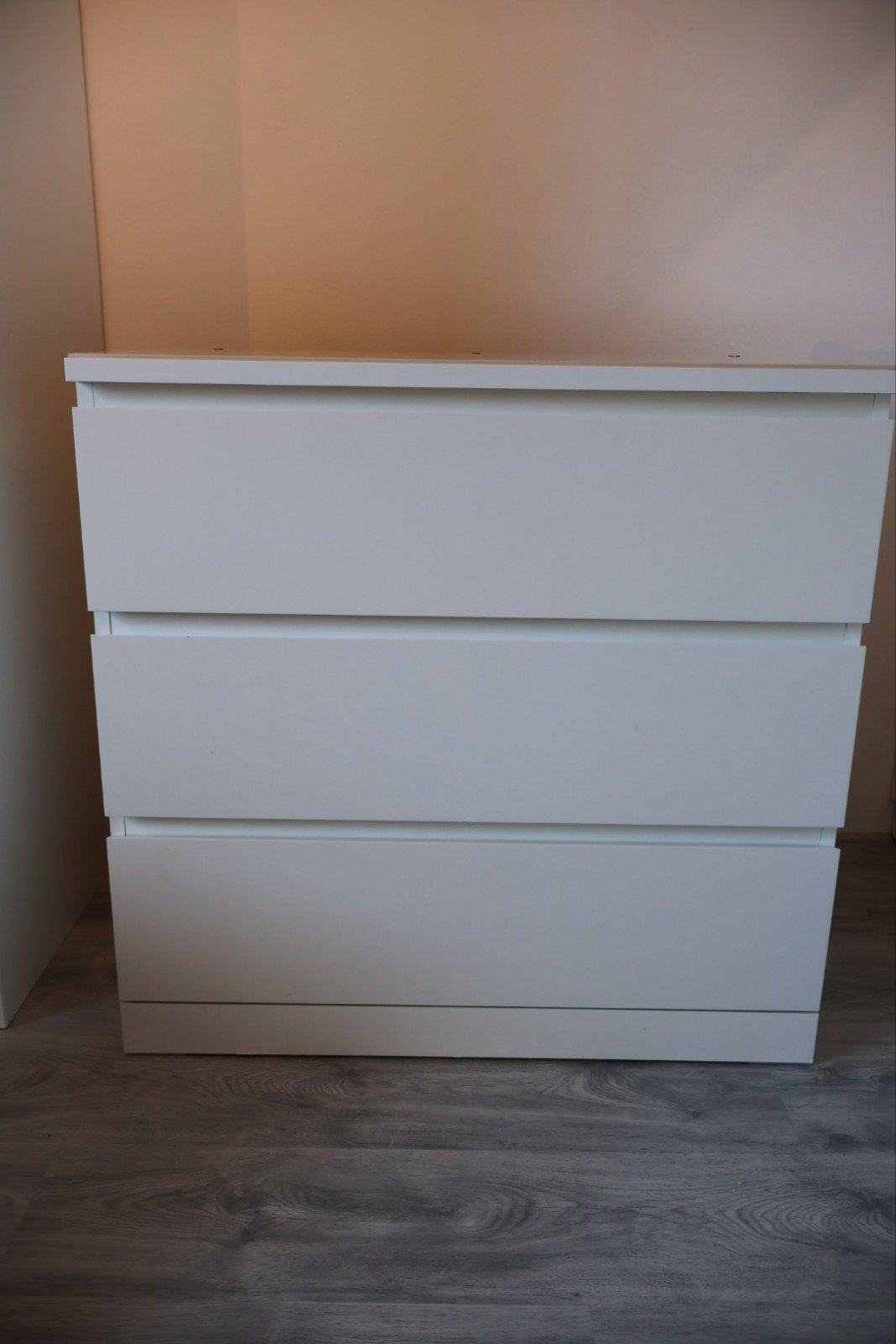 MALM ladekast met glasplaat, Huis en Inrichting, Kasten | Ladekasten, Zo goed als nieuw, 3 of 4 laden, Minder dan 100 cm, 25 tot 50 cm