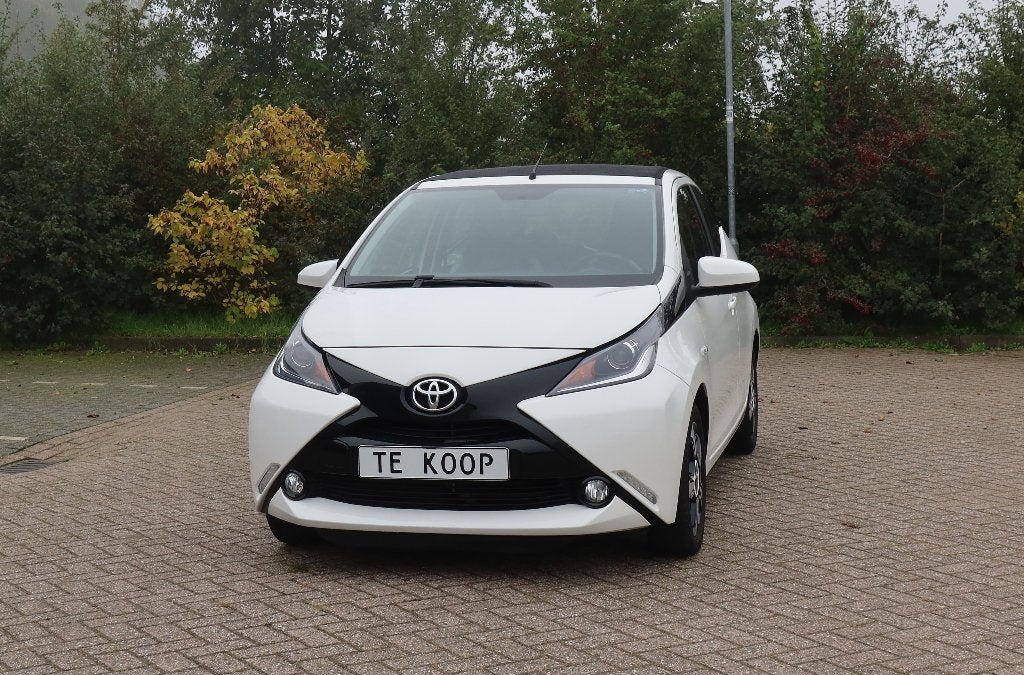 Toyota Aygo 1.0 X-wave 2017, airco, open dak, fietsendrager., Auto's, Voorwielaandrijving, Dealer onderhouden, Stof, 4 stoelen