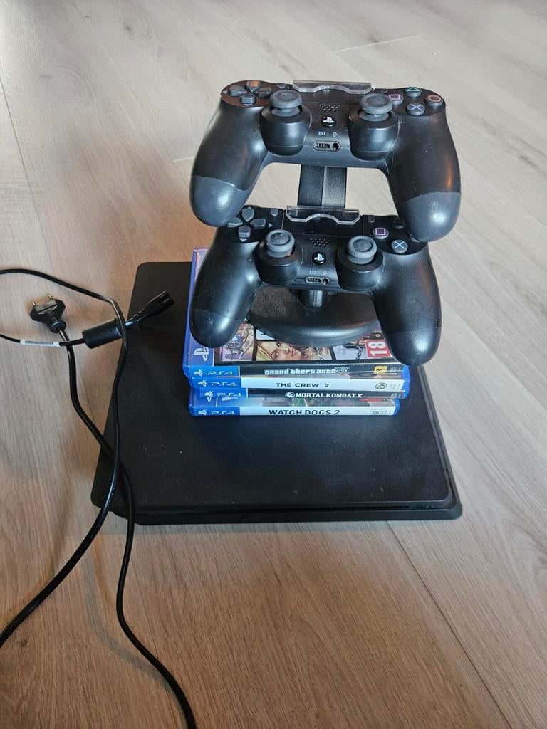 PS4 Slim 512GB + 2 Controllers + 4 Games, Spelcomputers en Games, Spelcomputers | Sony PlayStation 4, Zo goed als nieuw, Slim