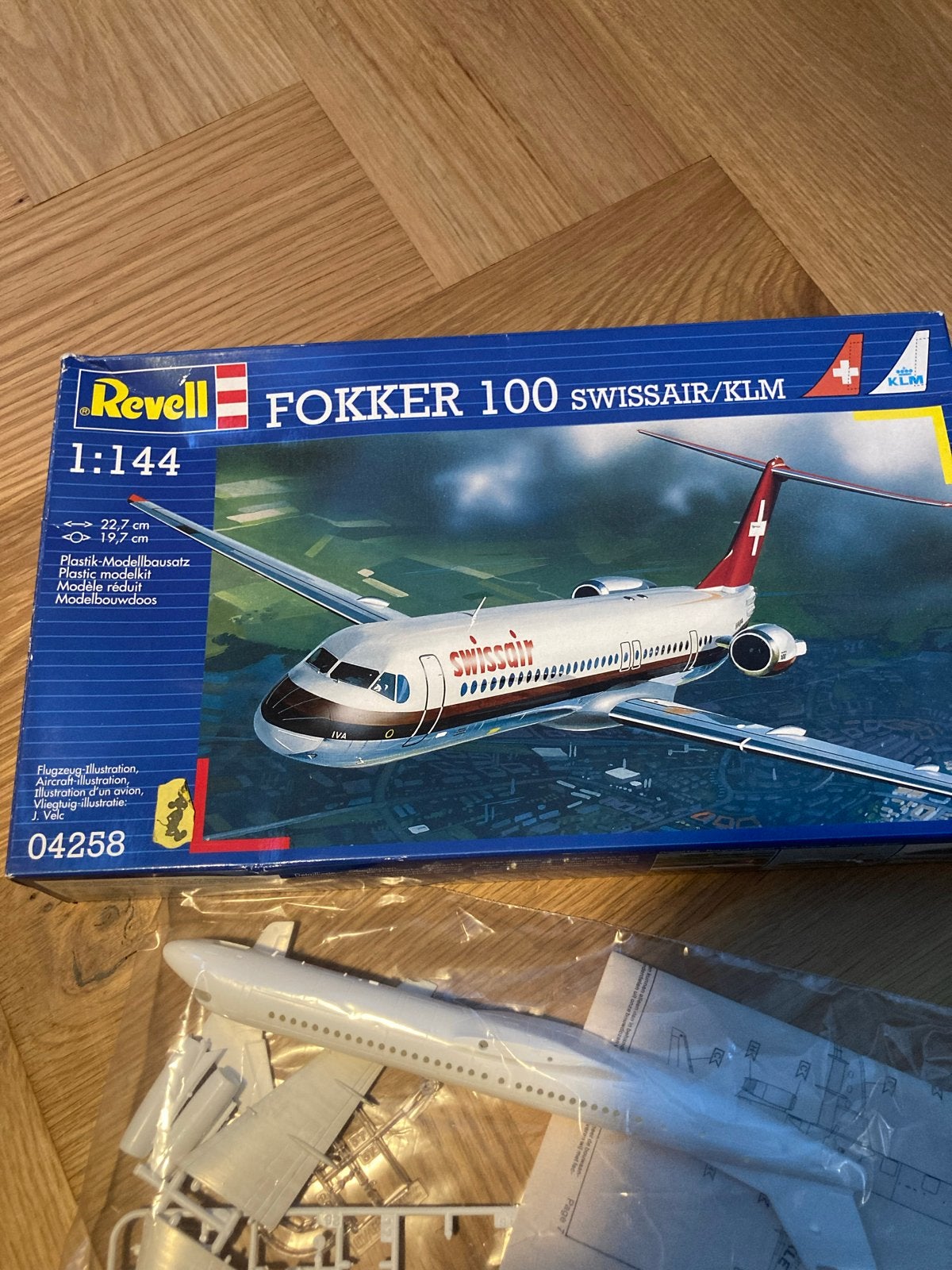 Revell Fokker 100 Swissair/KLM 1:144 Modelbouwdoos, 1:144 tot 1:200, Gebruikt, Revell, Ophalen of Verzenden
