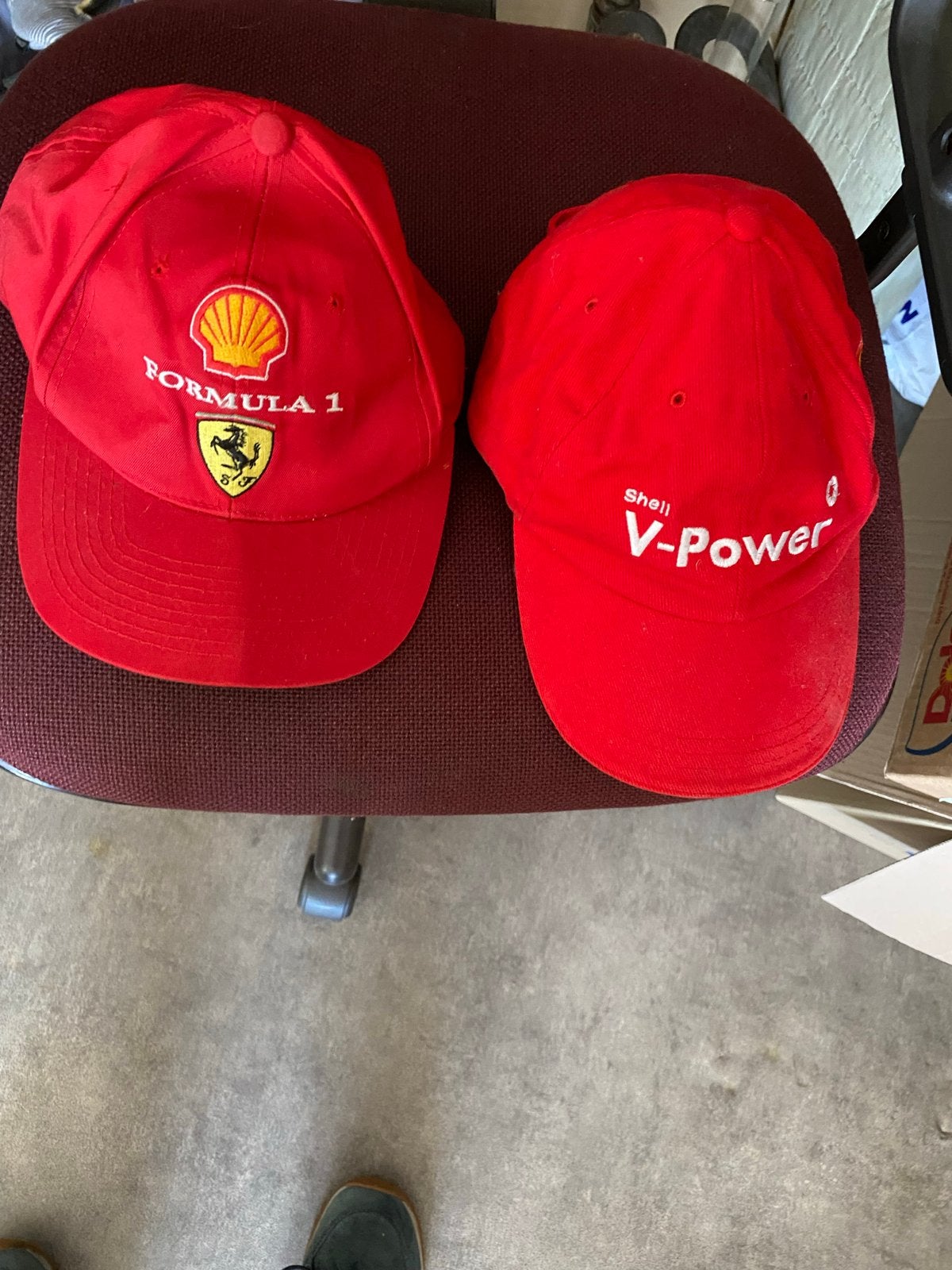 Nieuwe Ferrari en Shell V-Power petten, Ophalen of Verzenden, Nieuw, One size fits all, Pet