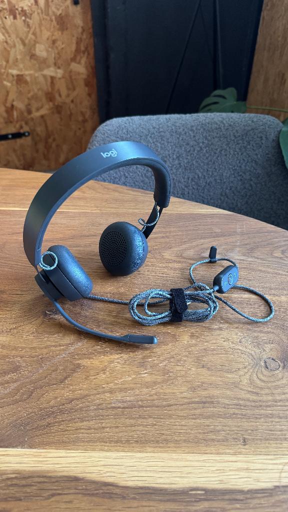 Logitech (Logi) bedrade headset met microfoon + opbergtasje, Computers en Software, Headsets, Zo goed als nieuw, Over-ear, Draadloos