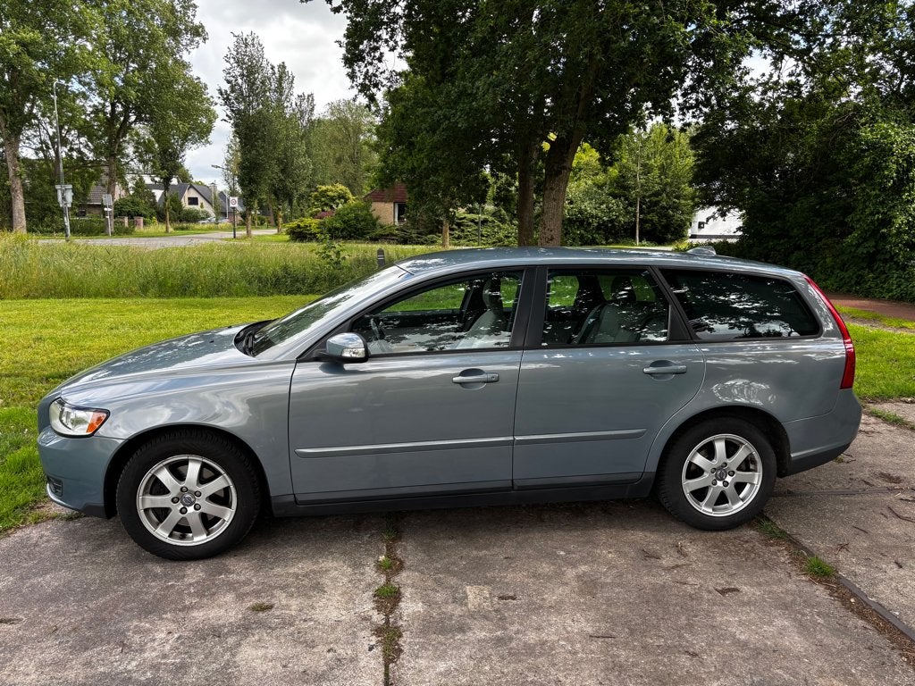 Volvo V50 2.4 140PK Geartronic dec 2007 DEALER ONDERHOUDEN, Auto's, 1373 kg, 700 kg, Blauw, 2435 cc