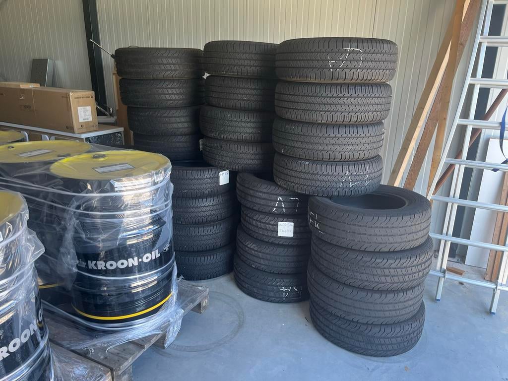 9 sets gebruikte bedrijfsautobanden 215/65 R16 C, Ophalen, 16 inch, Band(en), Zomerbanden