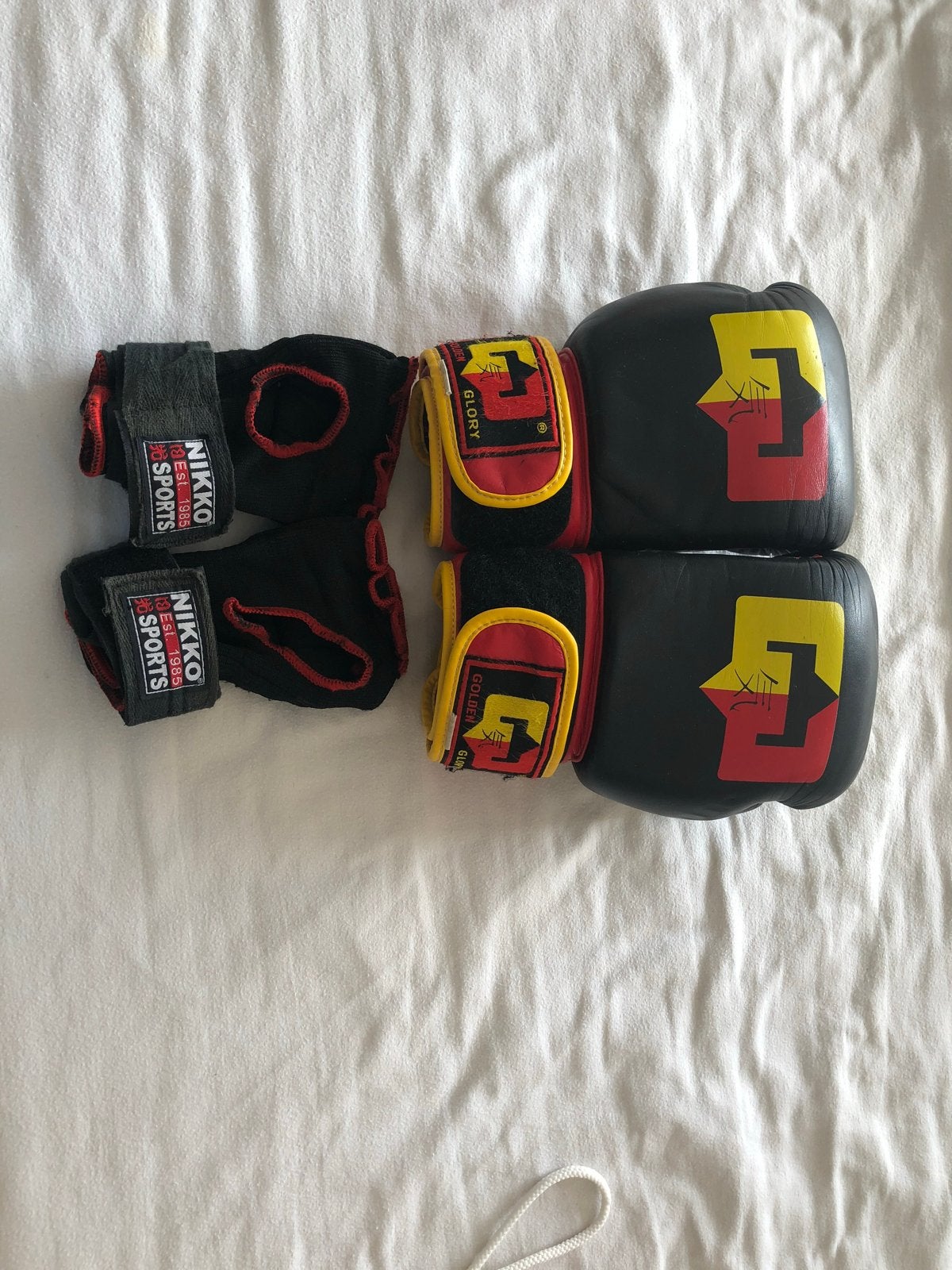 Bokshandschoenen, binnenhandschoenen en boksbroekje, Ophalen of Verzenden, Gebruikt, Bokshandschoenen