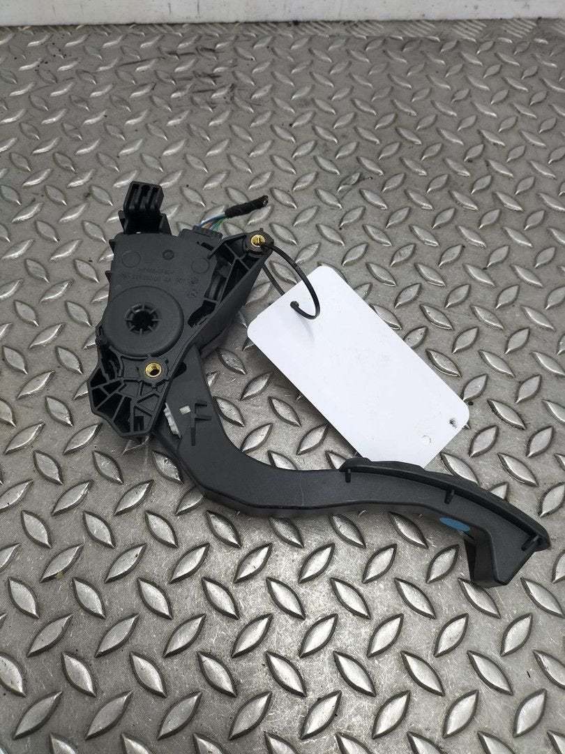 DACIA DUSTER GASPEDAAL SENSOR 180108467R, 6PV012902 2018, Ophalen of Verzenden, Gebruikt, Stiba lid