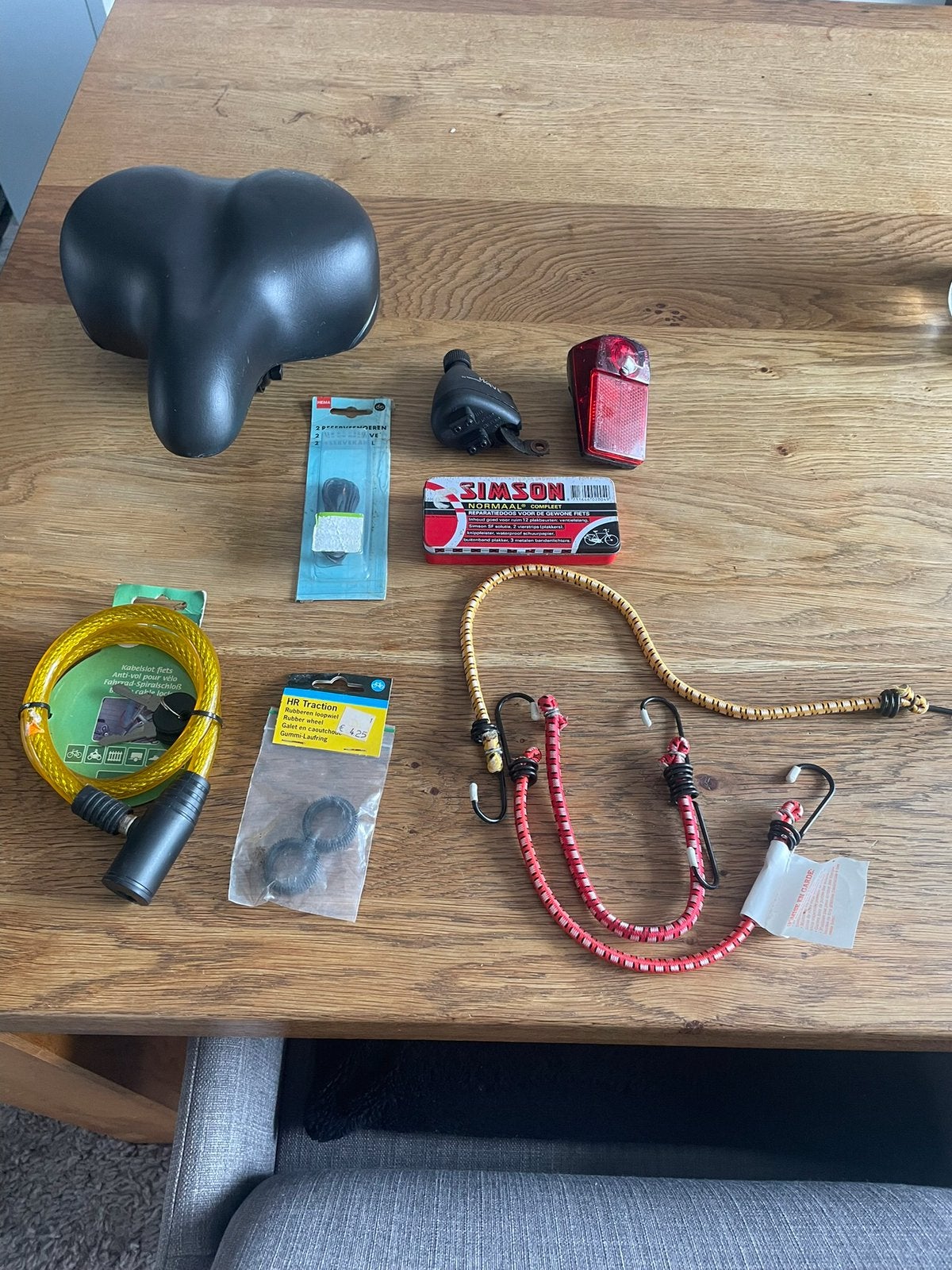 Nieuwe Fiets Accessoires/2 Zadels-Slot-Pompje-Plak Setje e.d, Fietsen en Brommers, Fietsaccessoires | Overige Fietsaccessoires