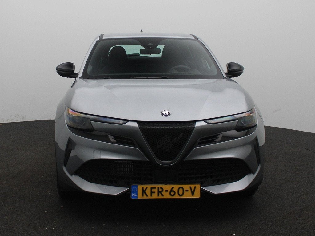 Alfa Romeo Junior 1.2 Turbo Hybrid Ibrida | Parkeersensoren, Auto's, Alfa Romeo, Stof, Euro 6, 620 kg, Bedrijf
