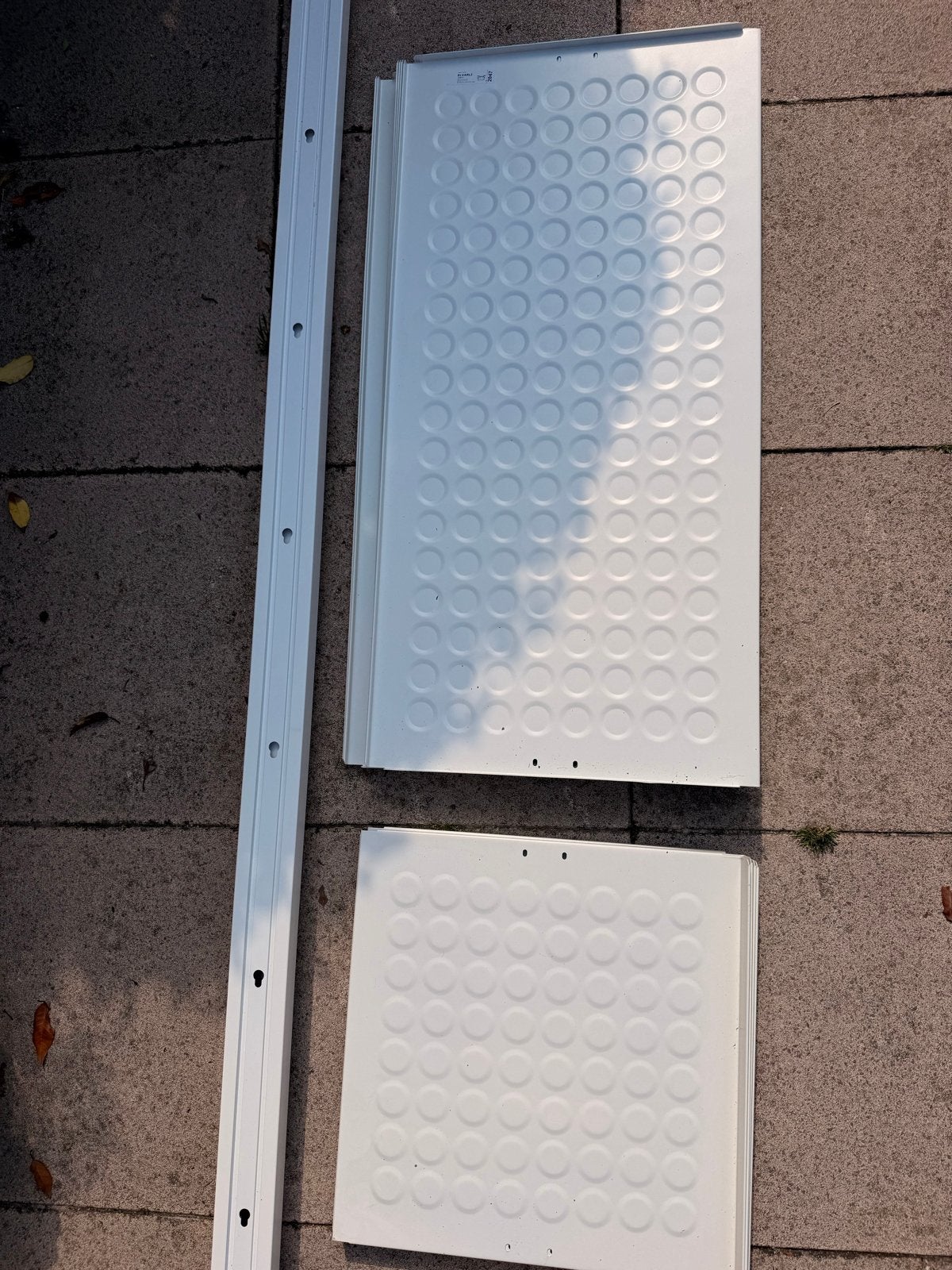 IKEA Elvarli: 3 staanders, 12 schoenenplanken, 2 bamboe plan, Ophalen, Zo goed als nieuw