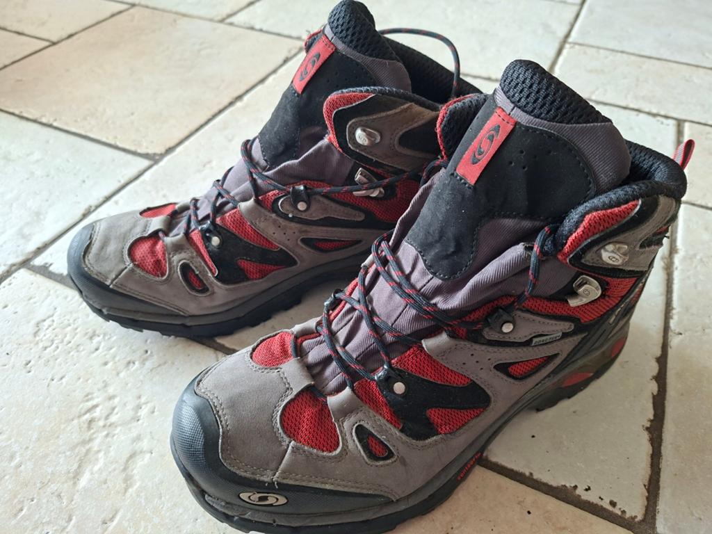Salomon bergschoenen maat 44 2/3, Ophalen of Verzenden, Gebruikt, Schoenen