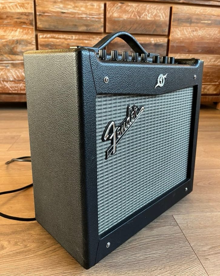 Fender Mustang I v.2, Muziek en Instrumenten, Ophalen, Gebruikt, Minder dan 50 watt
