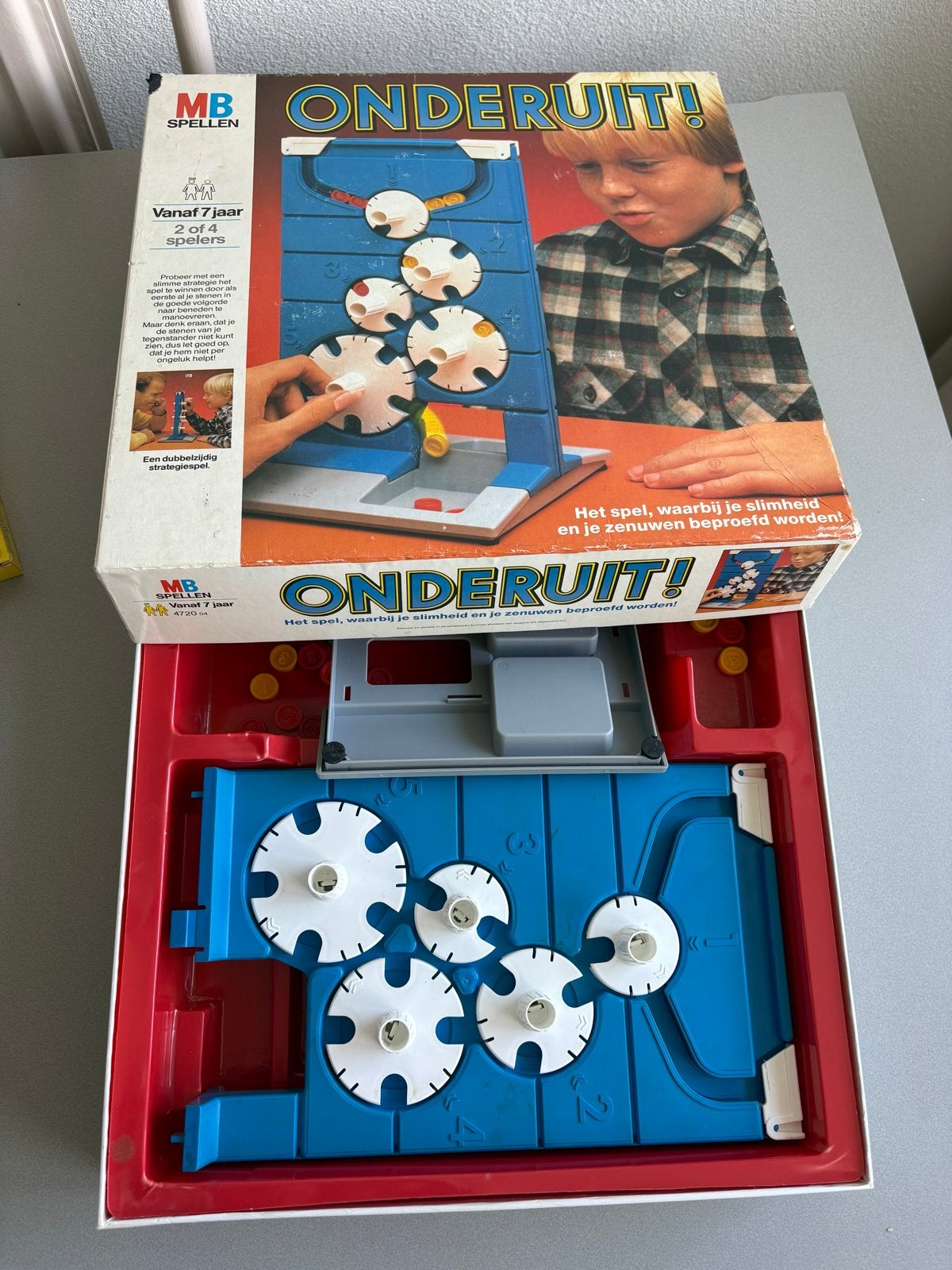 MB Onderuit! Bordspel - Strategisch en zenuwslopend, Drie of vier spelers, Ophalen of Verzenden, Gebruikt