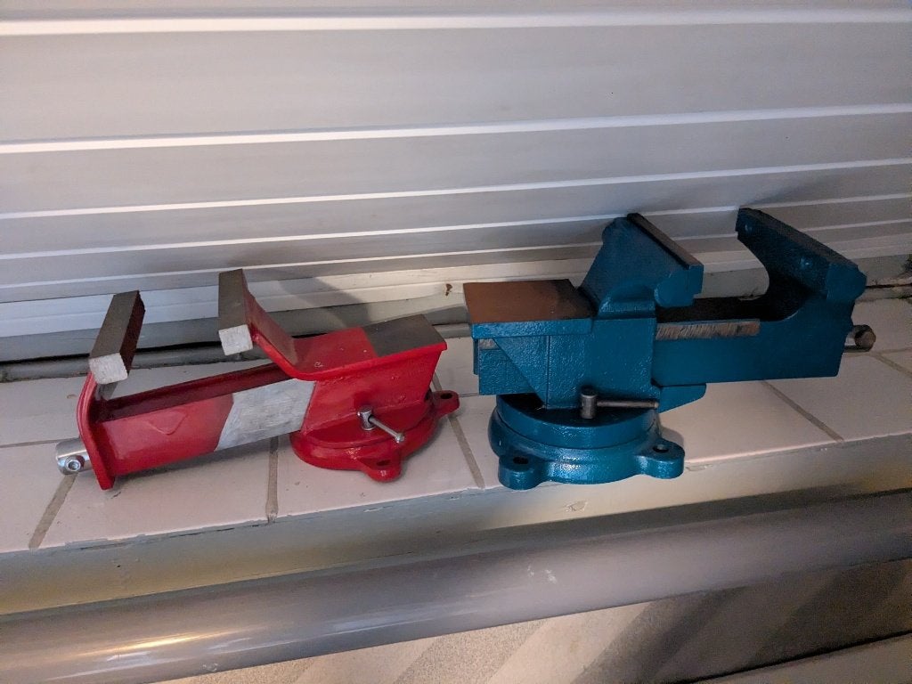 Te koop: Bankschroeven. 130 mm en 150 mm., Ophalen, Zo goed als nieuw