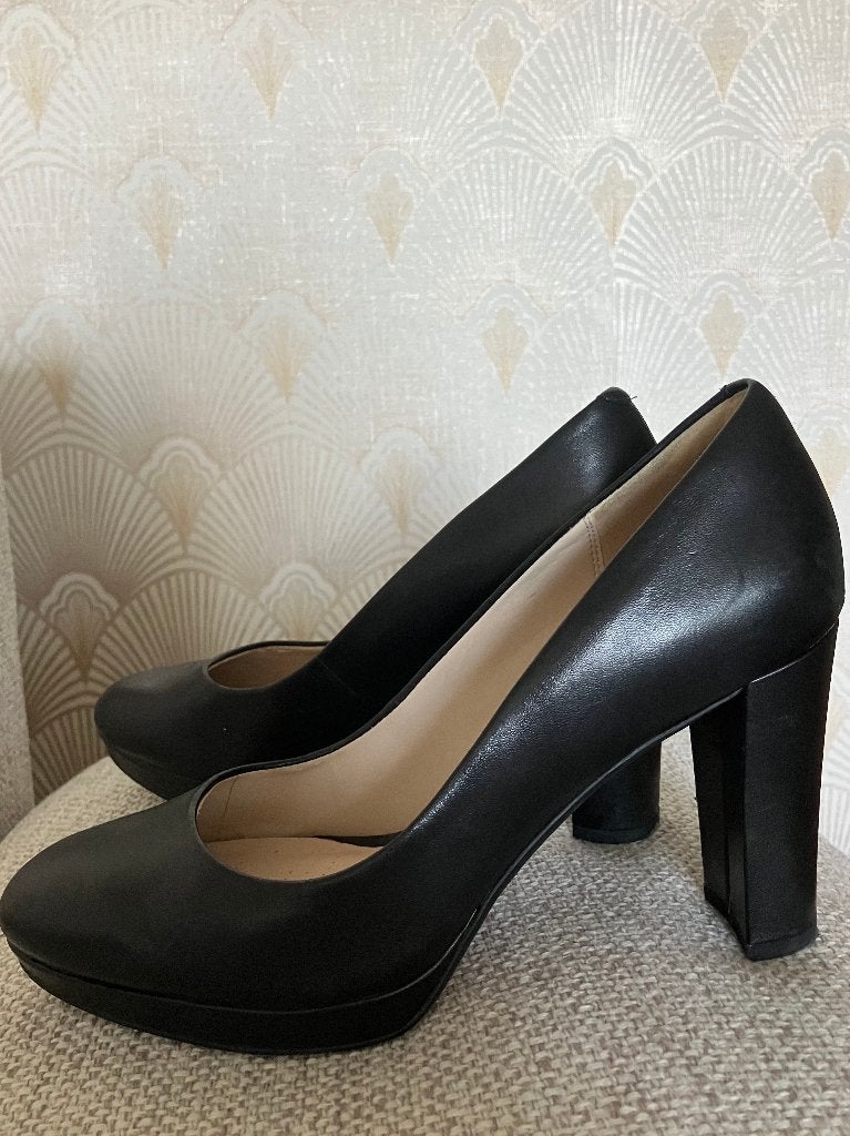 Clarks pumps donkerblauw maat 39,5, Kleding | Dames, Schoenen, Pumps, Blauw, Ophalen of Verzenden, Zo goed als nieuw