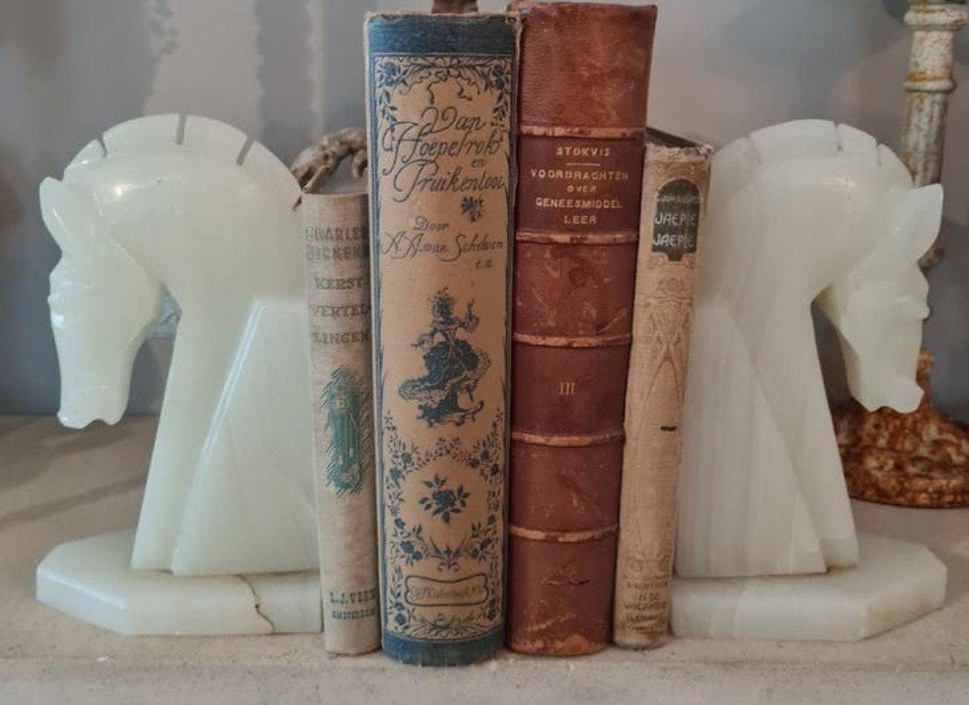 2 paardenhoofd boekensteunen /marmer/onyx, Ophalen
