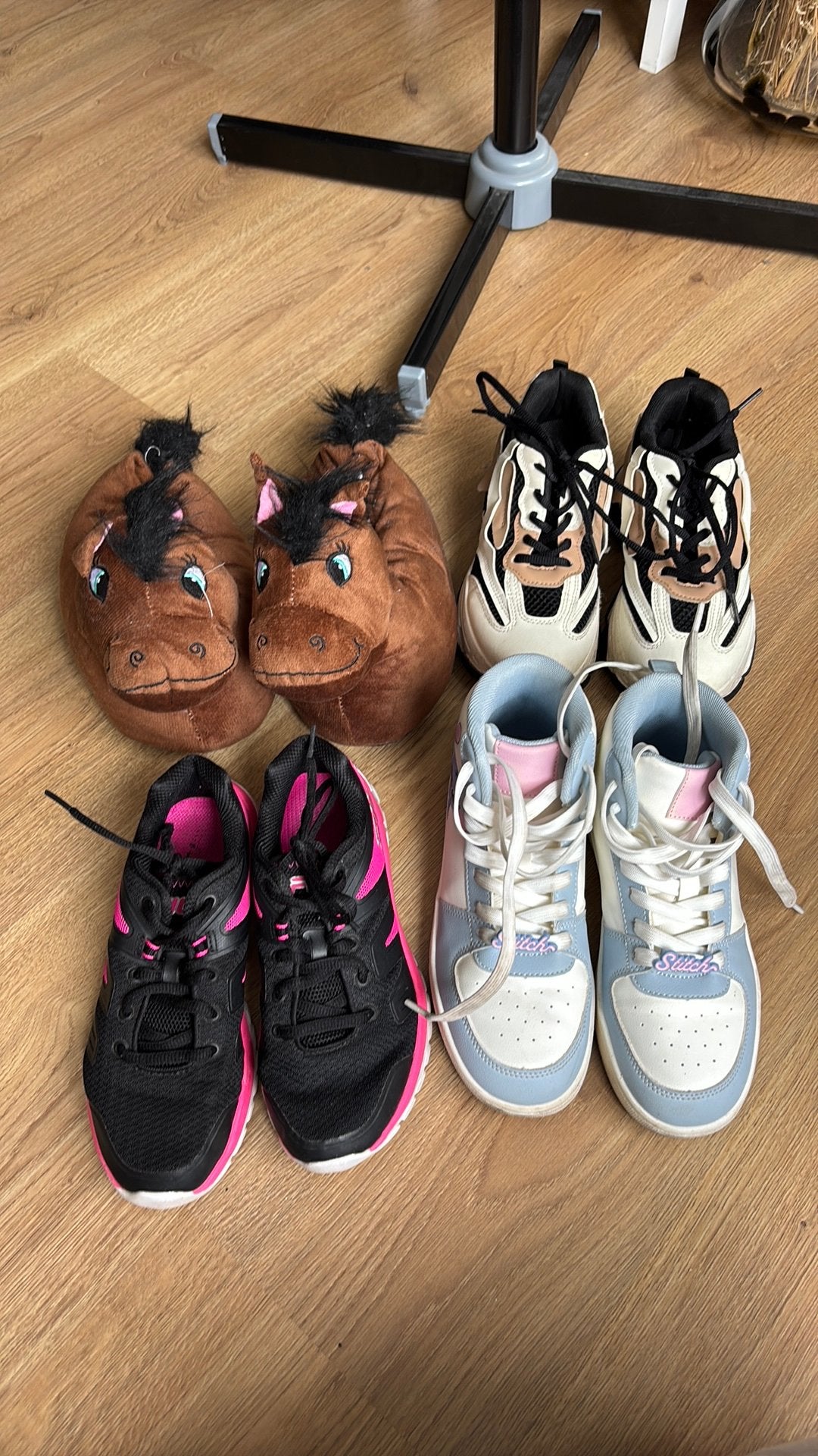 Schoenen pakket maat 35, 3 gympen, 1 paar pantoffels, Kinderen en Baby's, Kinderkleding | Schoenen en Sokken, Meisje, Schoenen