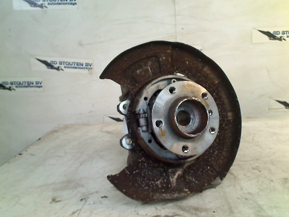 Fusee Rechts Achter BMW X6 (F16) (2014-08/2019-07), Gebruikt, Petuelring 130, München 80809, , Duitsland, BMW, Bayerische Motoren Werke AG
