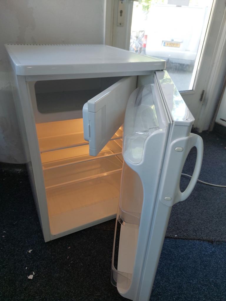 Zanussi tafelmodel koelkast met vriesvak in nette staat, 100 tot 150 liter, Zo goed als nieuw, Met vriesvak, Ophalen