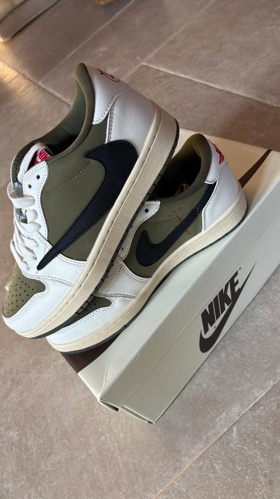 Nike Air Jordan 1 Low Travis Scott Olive - Maat 39, Nieuw, Ophalen of Verzenden, Sneakers of Gympen, Groen