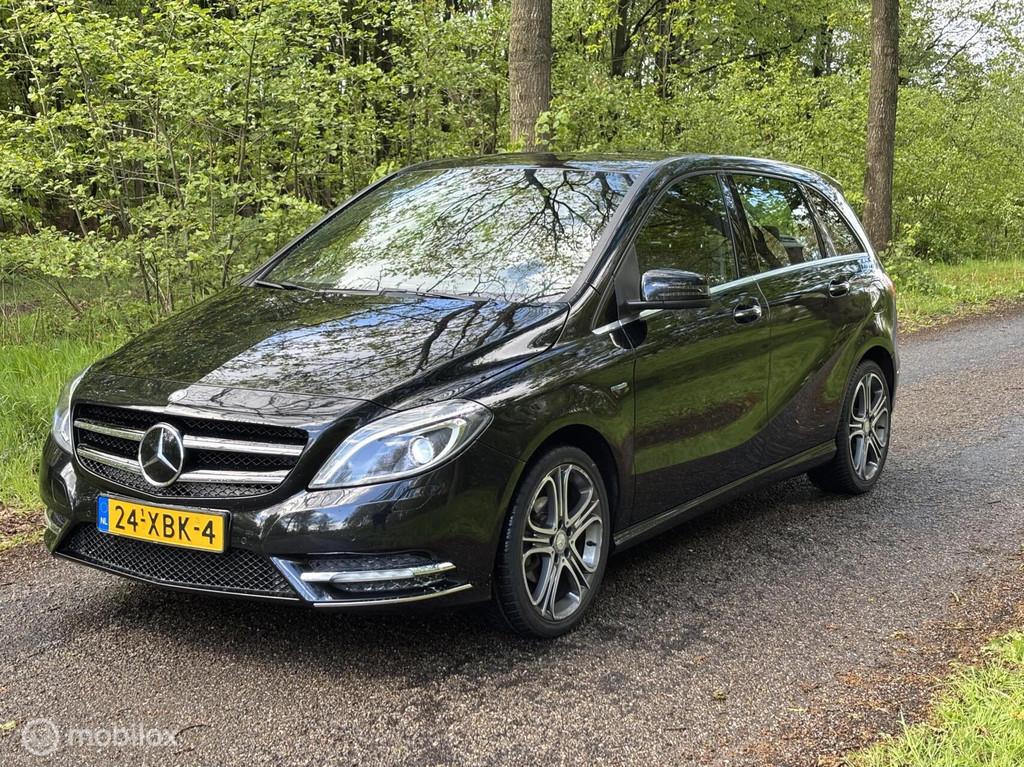 Mercedes B-klasse 180 Ambition |Led | Carplay |Trekhaak |NAP, Voorwielaandrijving, Euro 5, Gebruikt, 1295 kg