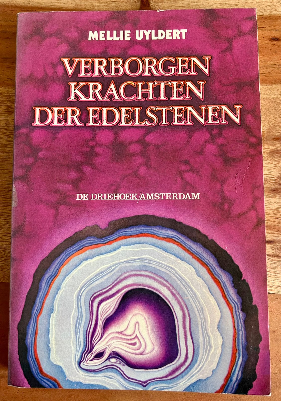 Mellie Uyldert - Verborgen krachten der edelstenen, Boeken, Ophalen of Verzenden, Zo goed als nieuw, Kruiden en Alternatief, Mellie Uyldert