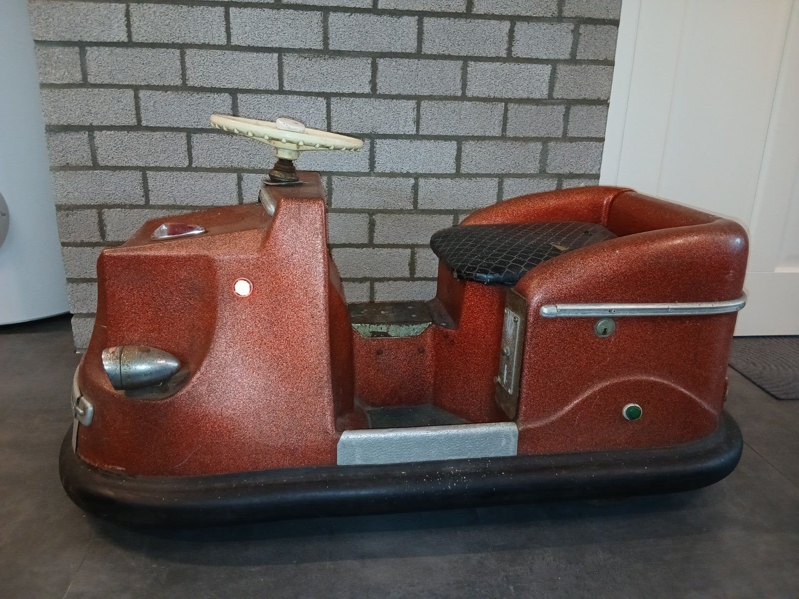 Vintage botauto met elektromotor, Ophalen