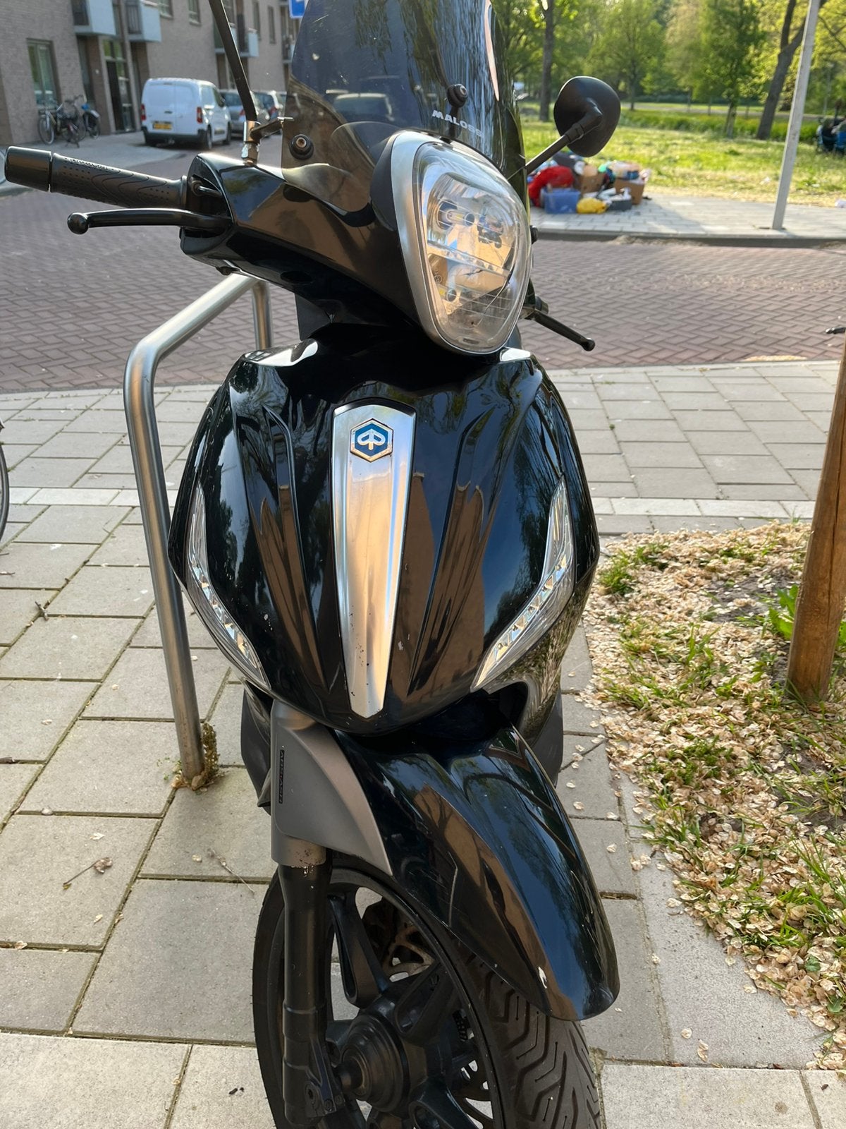 Piaggio beverly 350, Ophalen, Zo goed als nieuw, Benzine, Overige modellen