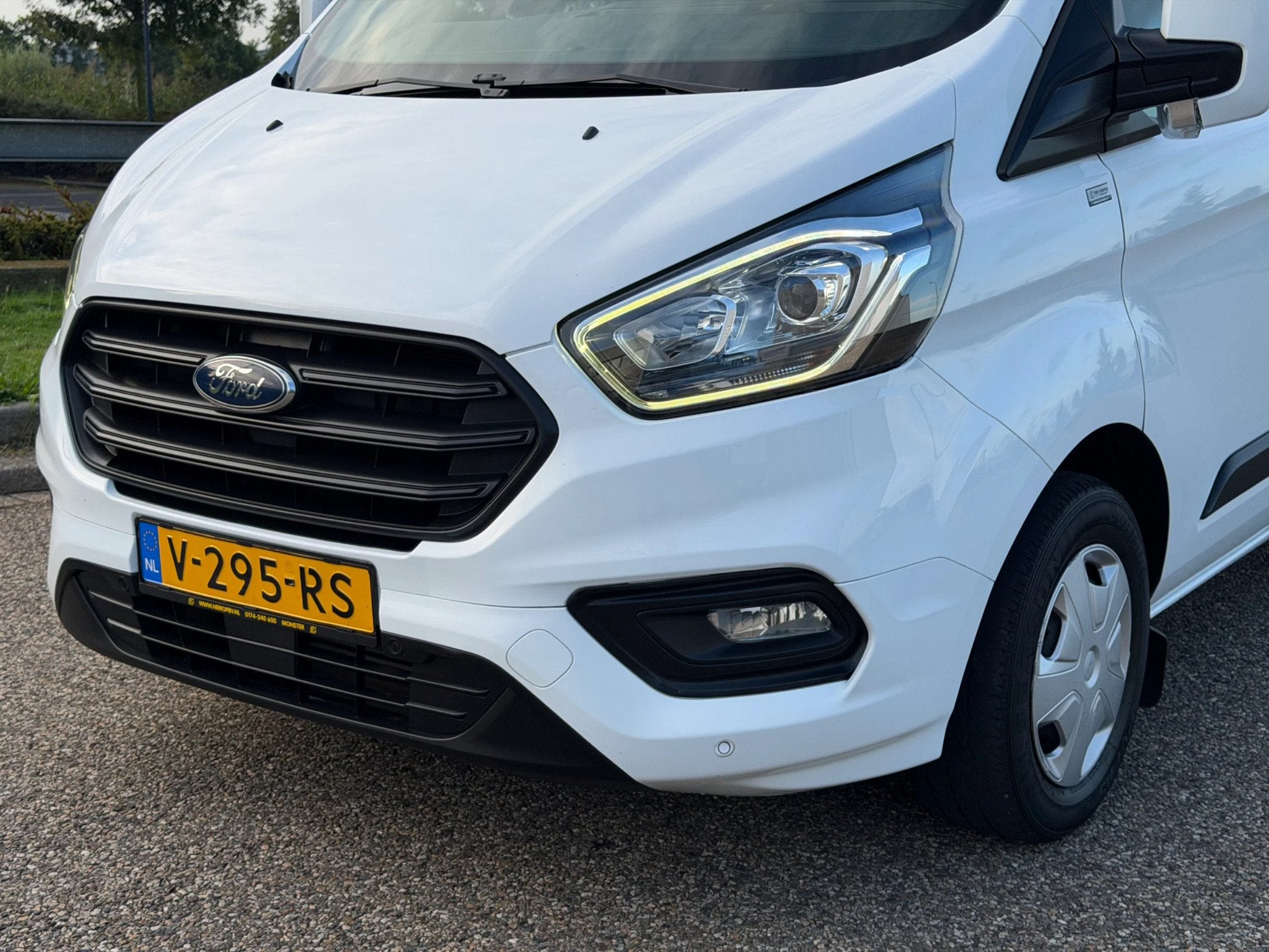 Ford Transit Custom 2.0TDCI L1H1 Trend Airco Navi Cruisecont, Voorwielaandrijving, Euro 6, 4 cilinders, Wit