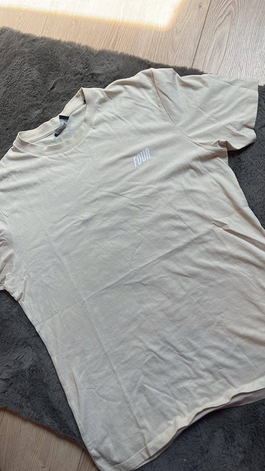 FOUR T-shirt - Crème - Maat L, Ophalen of Verzenden, Gedragen, Maat 52/54 (L), Overige kleuren