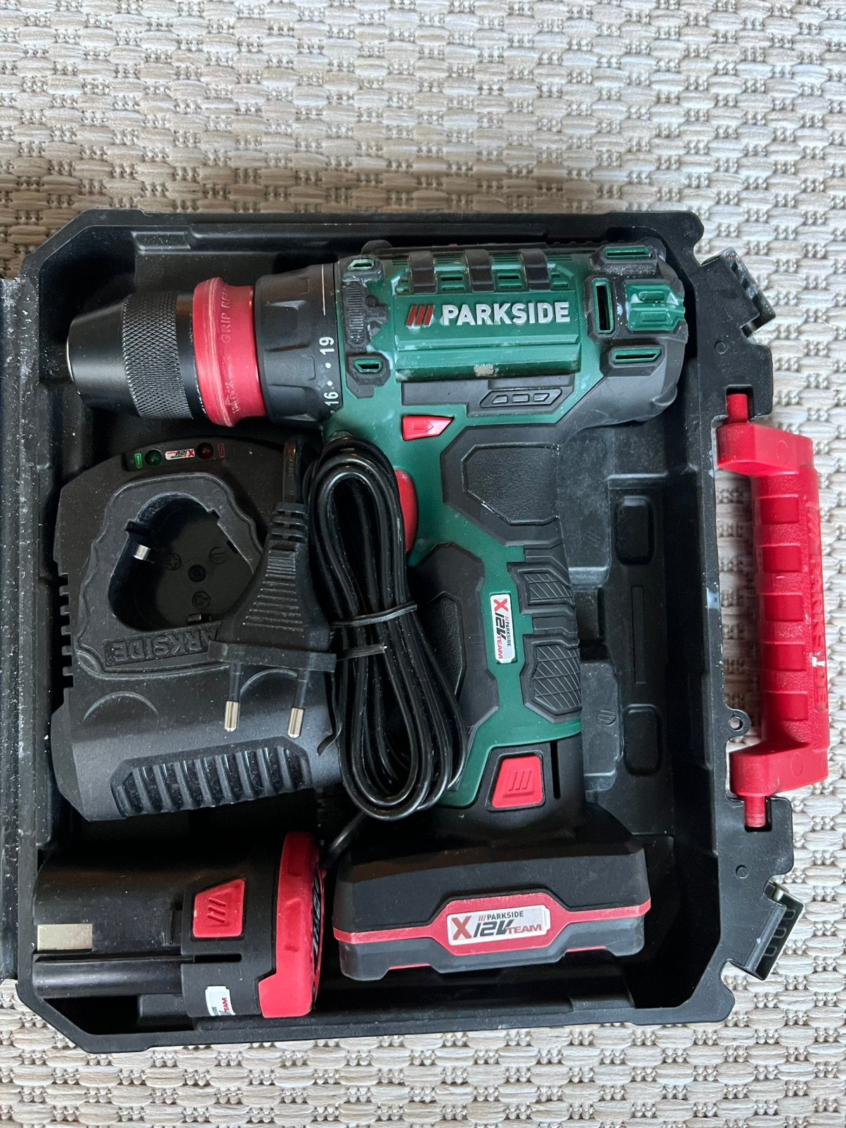 Parkside schroefboormachine + 2 accu’s/oplader, Ophalen, Zo goed als nieuw, Boor- en Schroefmachine
