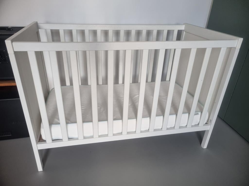 Ikea bed met matras Ikea Vyssa, Kinderen en Baby's, Babywiegjes en Ledikanten, Ophalen