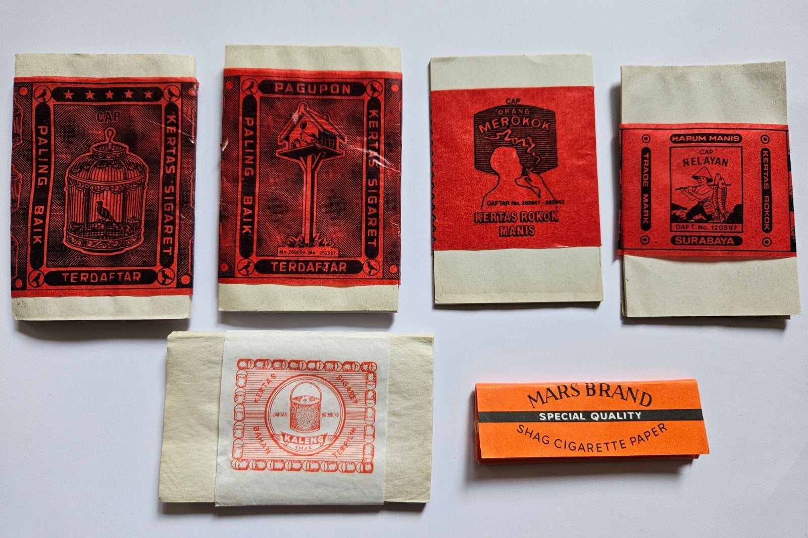 5 Vintage pakjes vloeitjes sigarettenpapier Indonesië 90-er, Verzamelen, Verzenden, Zo goed als nieuw, Overige typen