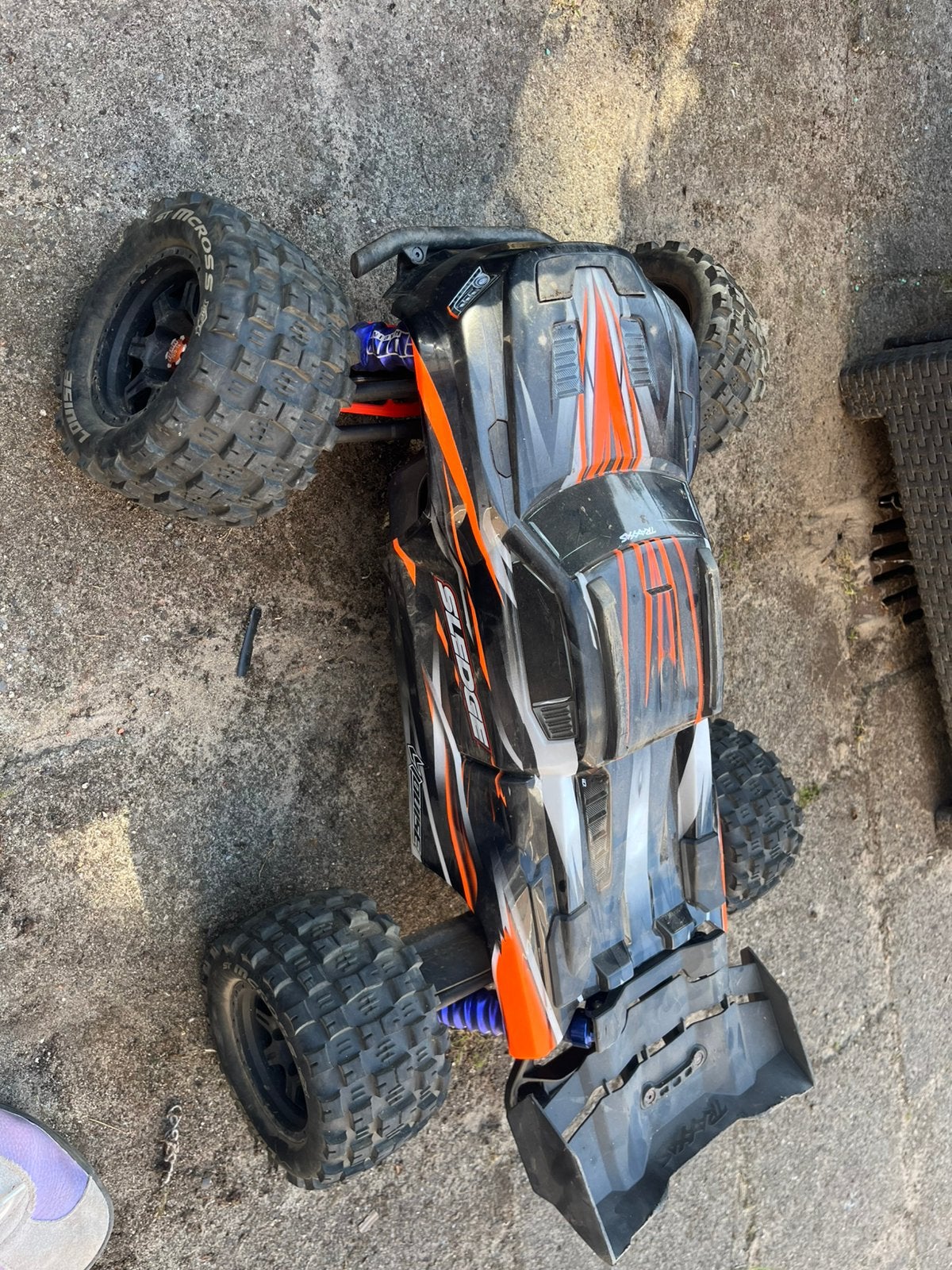 Traxxas sledge met 700,- aan extras/onderdelen, Elektro, Auto offroad, Ophalen of Verzenden, Zo goed als nieuw