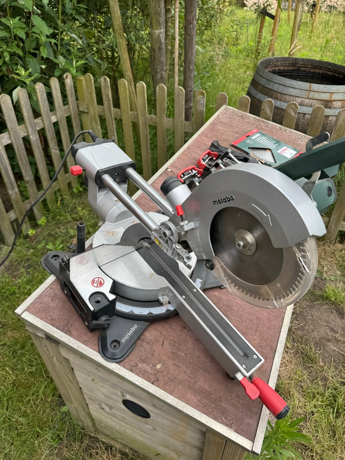 Metabo KGS 216 M Afkortzaag - Zo goed als nieuw, Doe-het-zelf en Verbouw, Gereedschap | Zaagmachines, Ophalen, Zo goed als nieuw