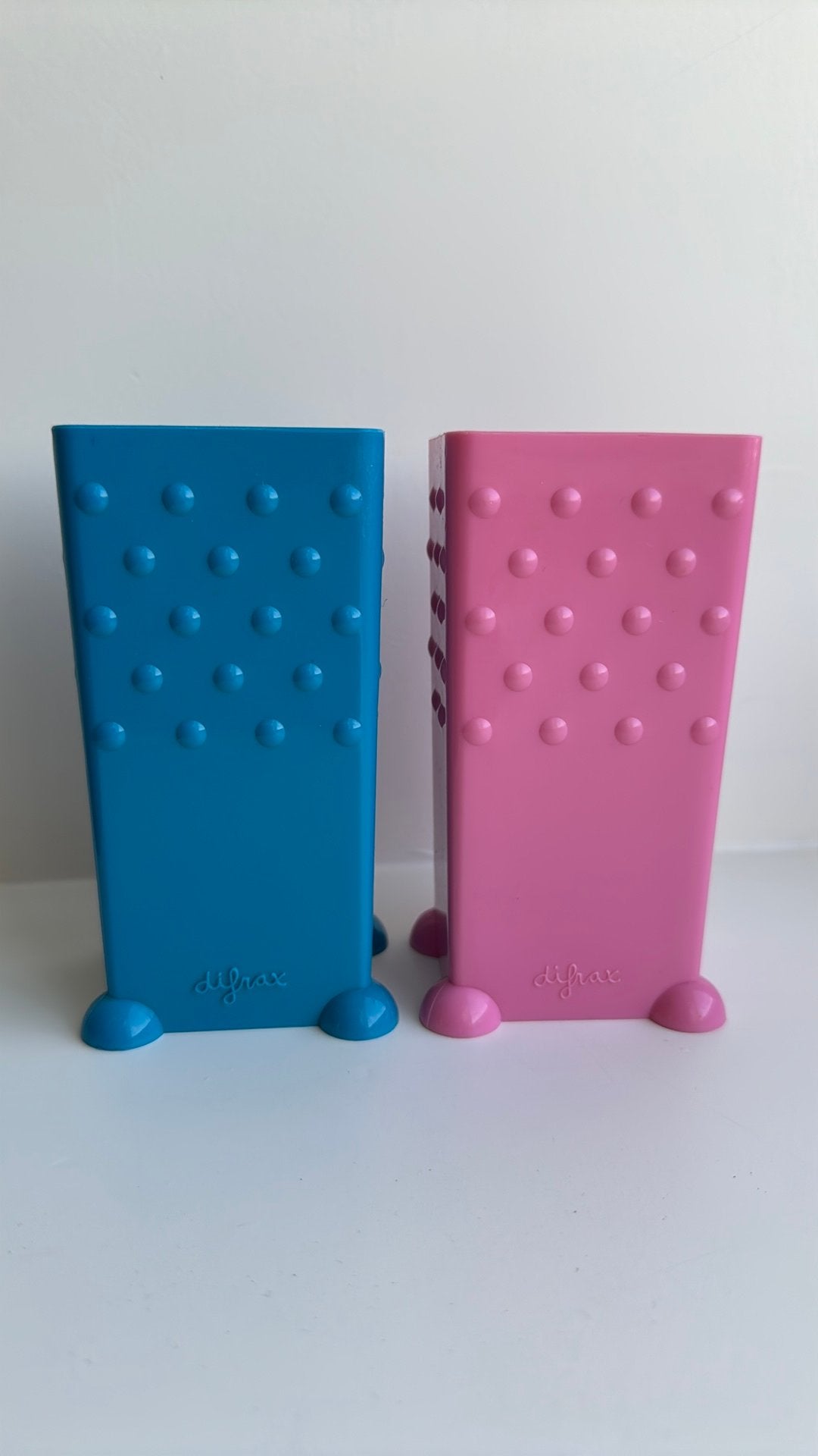 Difrax pakjeshouder in roze en blauw, Ophalen, Zo goed als nieuw