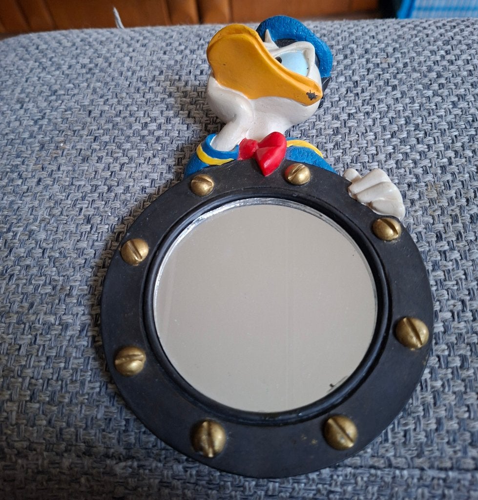 Donald Duck spiegeltje incl ophanghaak., Verzamelen, Disney, Ophalen of Verzenden, Donald Duck, Zo goed als nieuw, Beeldje of Figuurtje