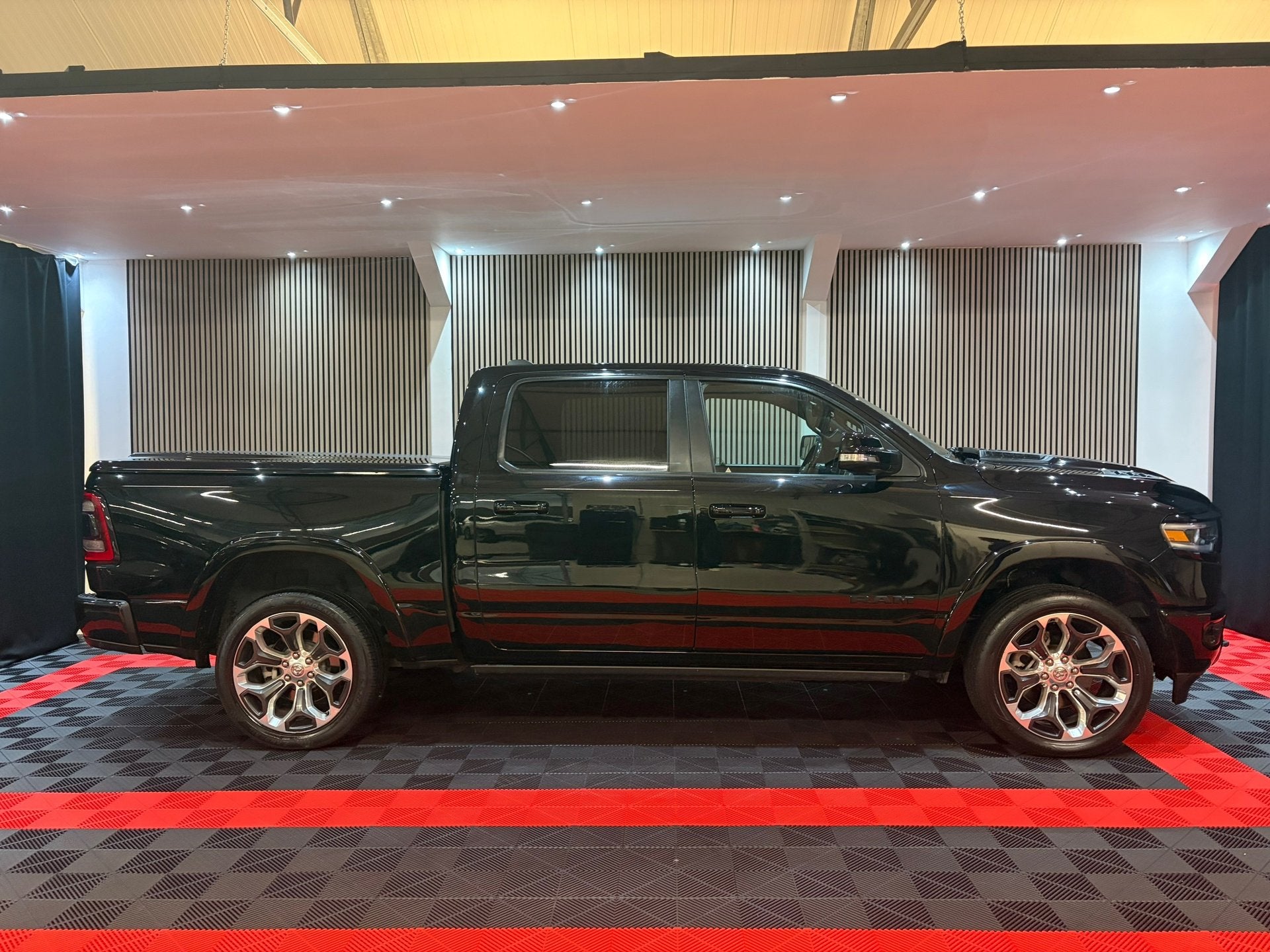 Dodge Ram 1500 5.7 V8 Hemi 4x4 Crew Cab Laramie Limited Edit, Auto's, Dealer onderhouden, Gebruikt, 5654 cc, Verwarmde buitenspiegels