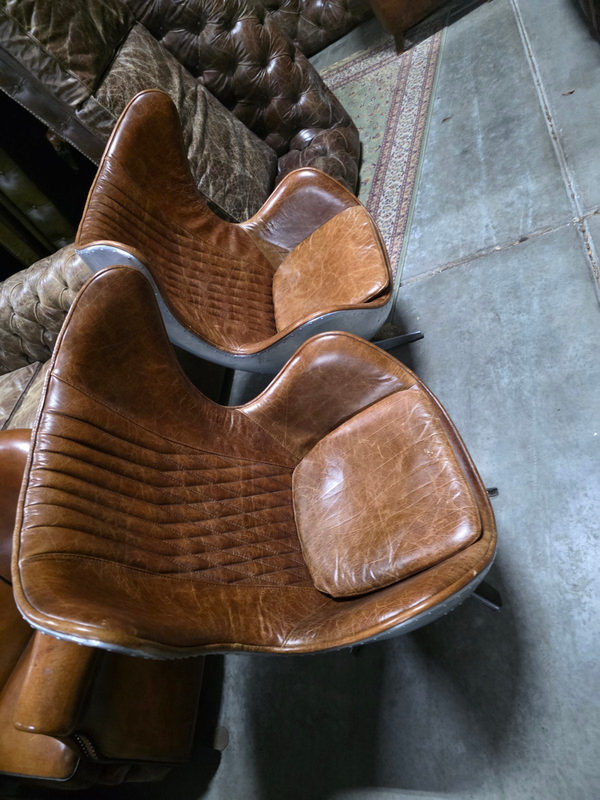 Set van 2 Aviator Egg Chairs - Leer & Aluminium + BEZORGING, Huis en Inrichting, Stoelen, Gebruikt, Twee, Bruin, .