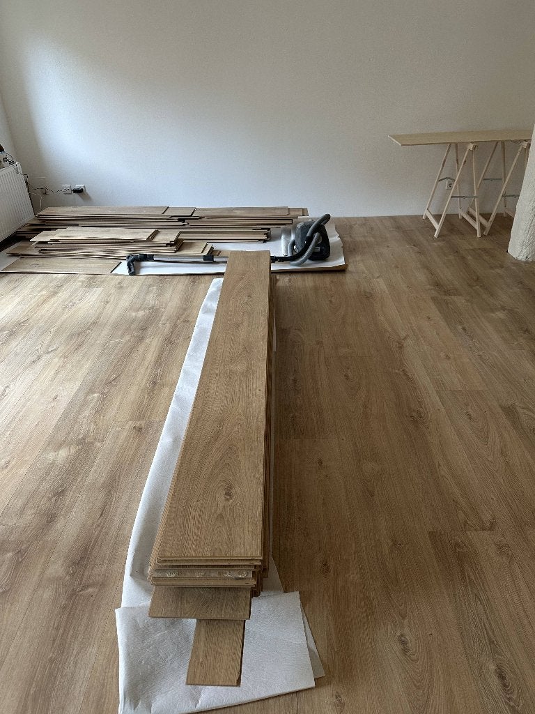 Mooie laminaat vloer in Eiken kleur, Doe-het-zelf en Verbouw, Ophalen, Gebruikt, 10 m² of meer, 10 tot 30 cm